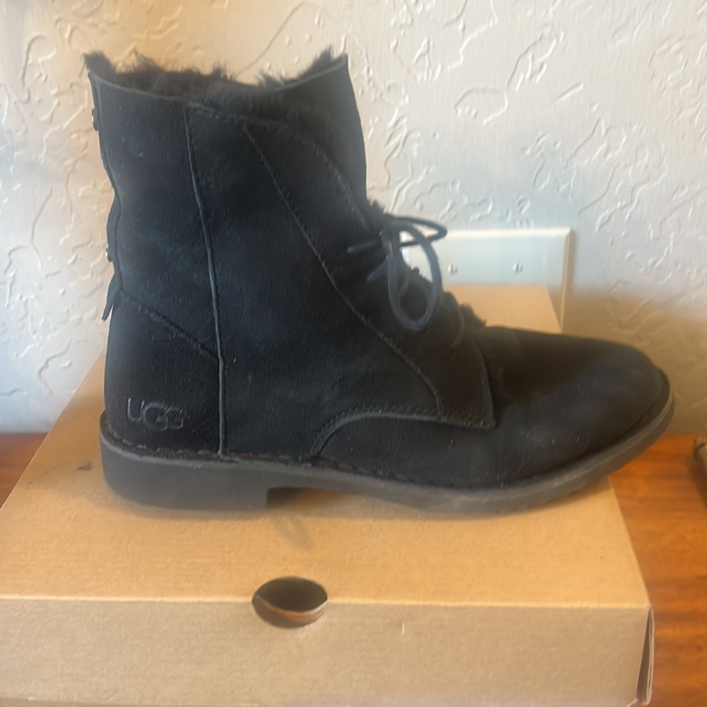 Ugg Quincy Boot. Worn Just A Few Times. Size 8 - image 4